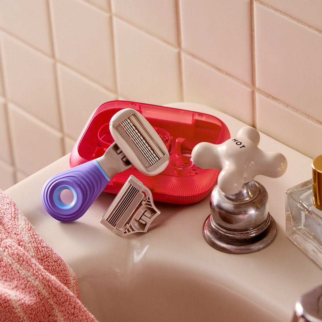 Mini razor resting against the case on the edge of a sink.
